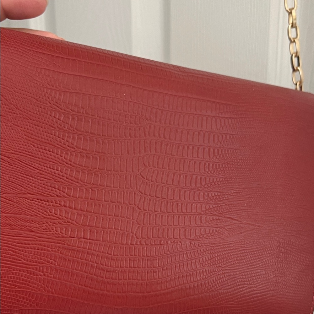 Viola Castellani Red Croc-Embossed Chain Shoulder Clutch - Picture 4 of 4